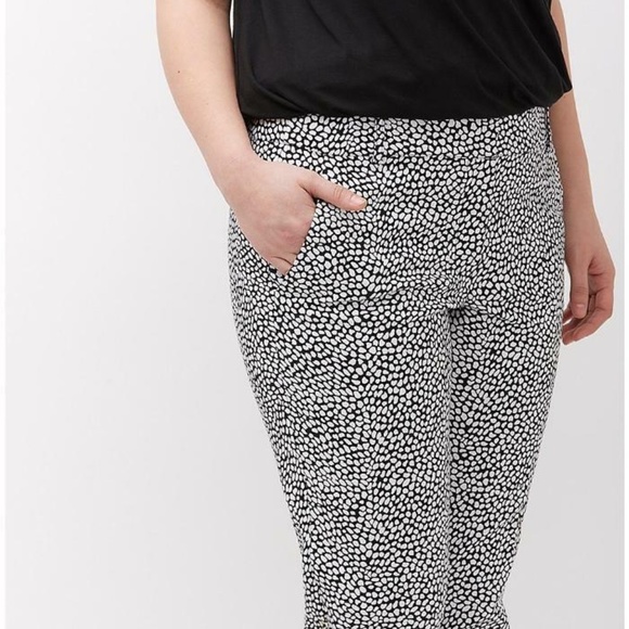 Lane Bryant Pants - Lane Bryant Pebble Print Modernist Ankle Pant Size 18